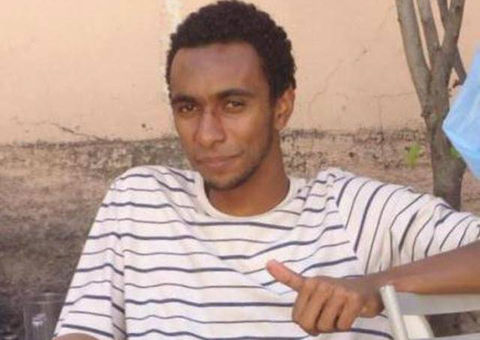 Estudante negro é preso por tentar 'roubar o próprio carro’